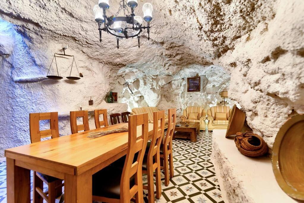 Cueva Con Jacuzzi A 20 Minutos De Valencia Villa Benaguacil Exteriör bild