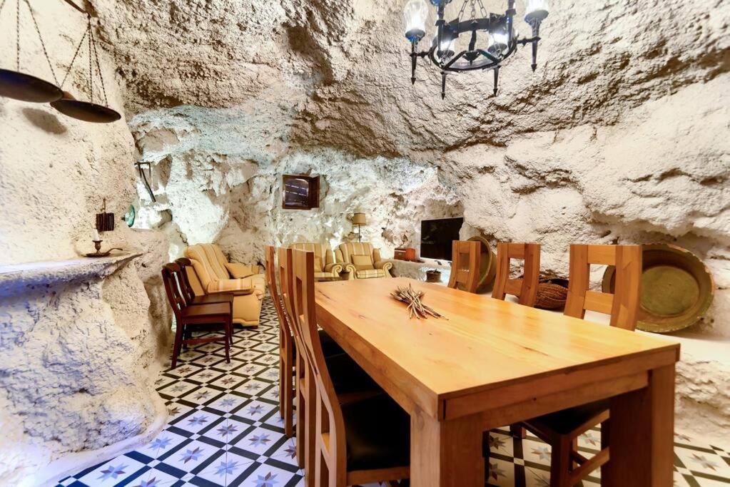 Cueva Con Jacuzzi A 20 Minutos De Valencia Villa Benaguacil Exteriör bild