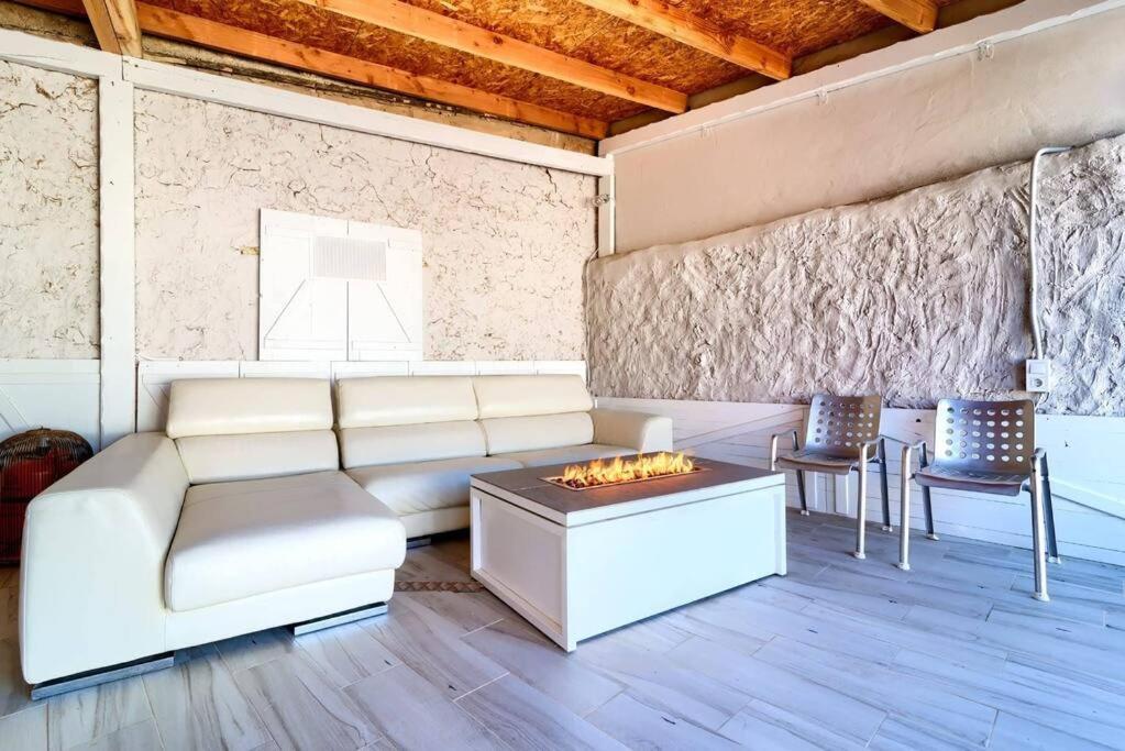 Cueva Con Jacuzzi A 20 Minutos De Valencia Villa Benaguacil Exteriör bild